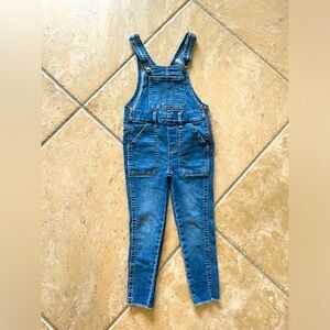 Like new Oshkosh B'Gosh Girls 4/4A dark wash Denim Overalls